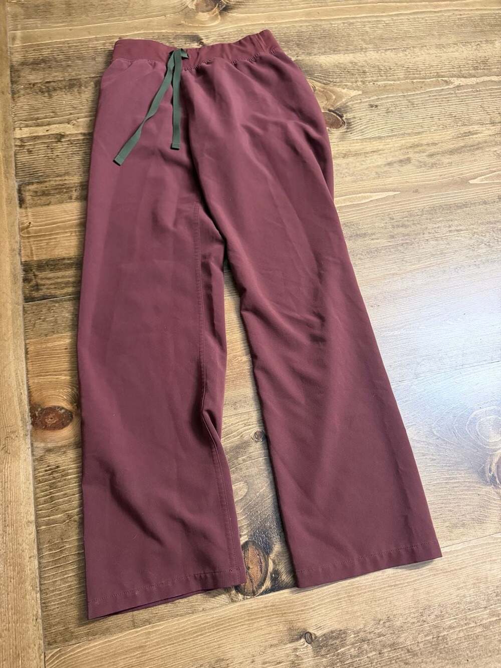 FIGS Women's Livingston High-Rise Straight-Leg Scrub Pant